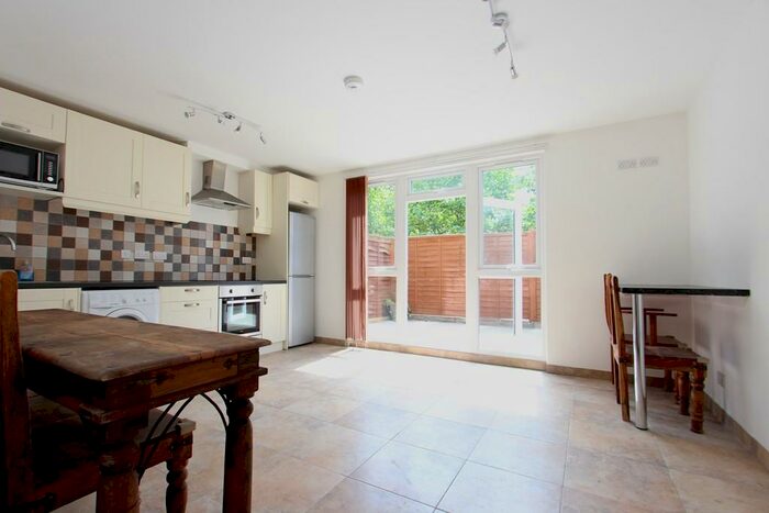 4 Bedroom Apartment To Rent In Plender Street, Camden Town, NW1