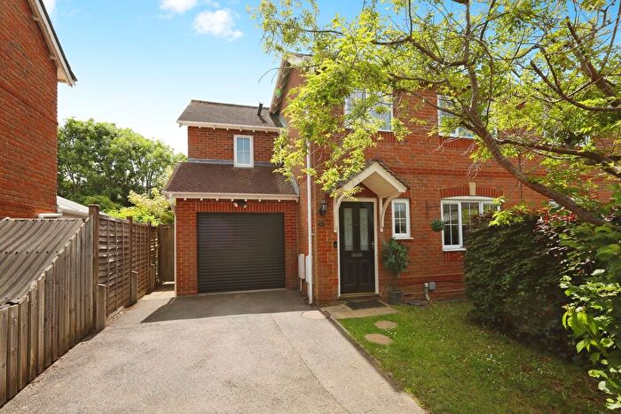 4 Bedroom Semi-Detached House For Sale In Cranham Avenue, Billingshurst, West Sussex, RH14