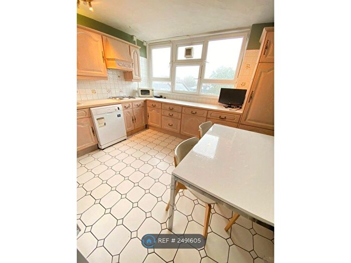 4 Bedroom Flat To Rent In Peregrine House, London, EC1V