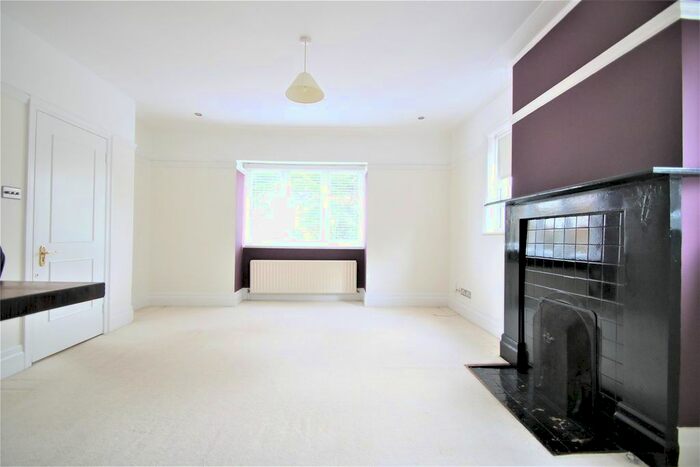 1 Bedroom Flat To Rent In A Castlemaine Avenue, South Croydon, CR2