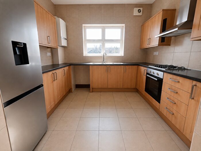 4 Bedroom Flat To Rent In Seven Kings Road, Ilford, IG3