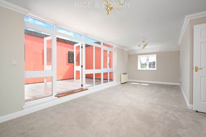 2 Bedroom Flat To Rent In Manor Place, Walton On Thames, KT12