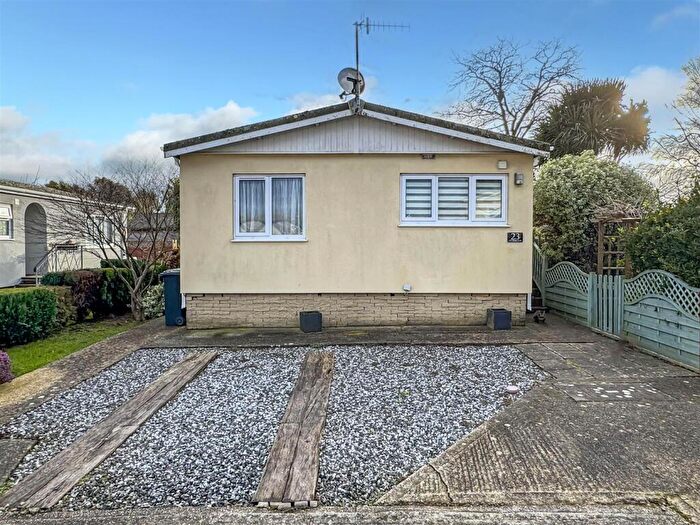 2 Bedroom Mobile Home For Sale In Shripney Road, Bognor Regis, PO22