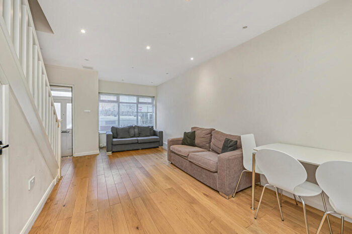 2 Bedroom Mews For Sale In Red Lion Row, Camberwell Road, London, SE17