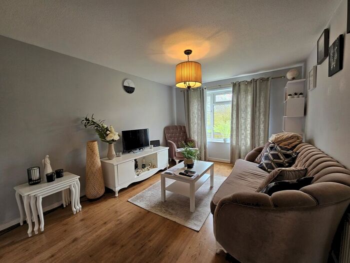 1 Bedroom Maisonette To Rent In Spear Close, Luton, LU3