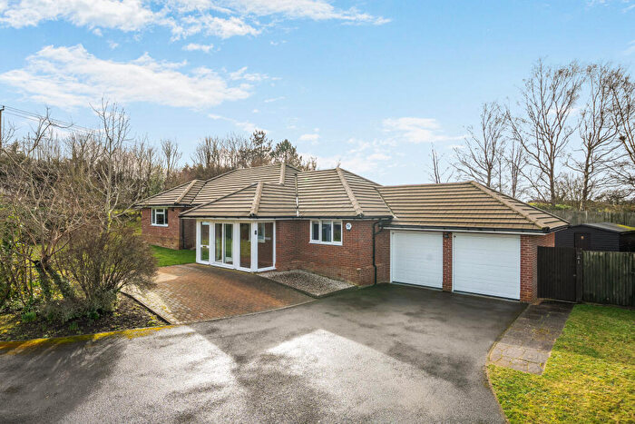 4 Bedroom Bungalow For Sale In Highfields, Overton, RG25