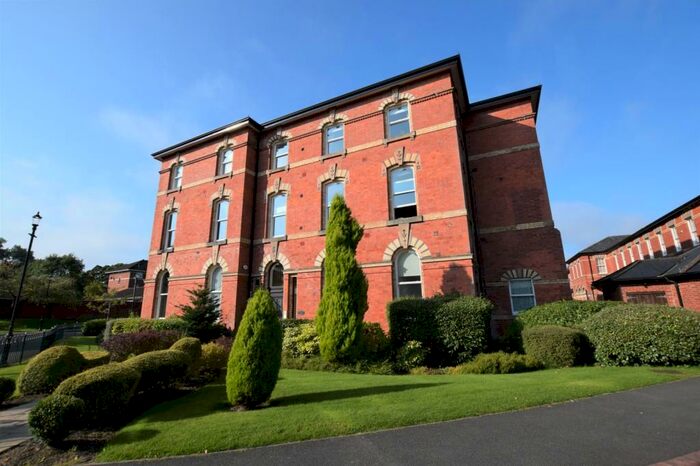 2 Bedroom Apartment To Rent In Kensington Square, Macclesfield, SK10