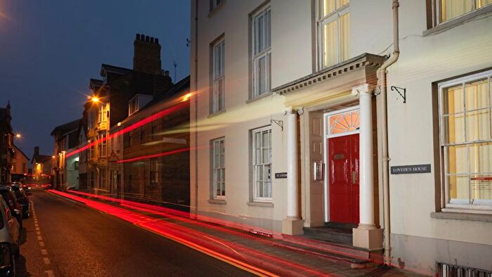 3 Bedroom Flat To Rent In Modern Bed Furnished Flat, Bridge Street, SY23