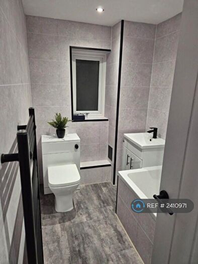 2 Bedroom Flat To Rent In Carron Place, Glasgow, G22