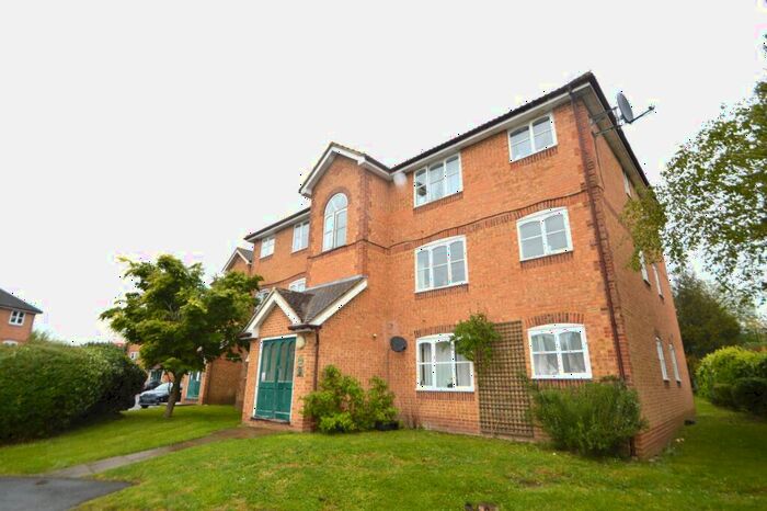 1 Bedroom Apartment To Rent In Worcester Gardens, Slough, Berkshire, SL1