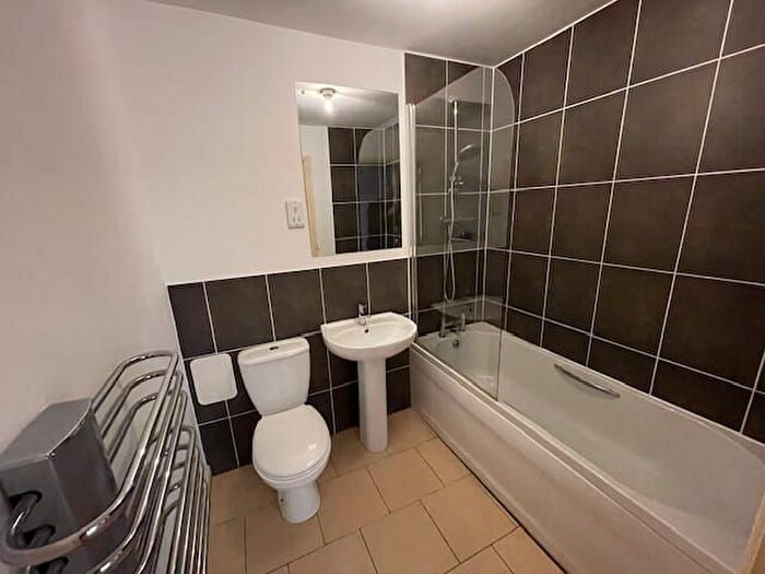 2 Bedroom Flat To Rent In Fieldfare Close, Corby, NN18