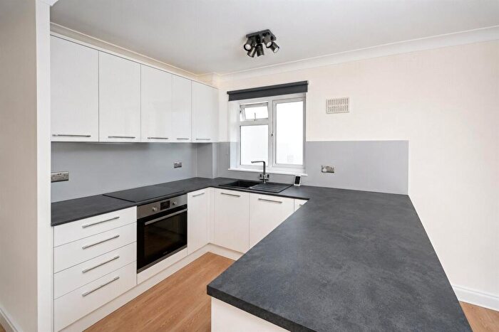 1 Bedroom Apartment To Rent In Stonecot Hill, Sutton, SM3