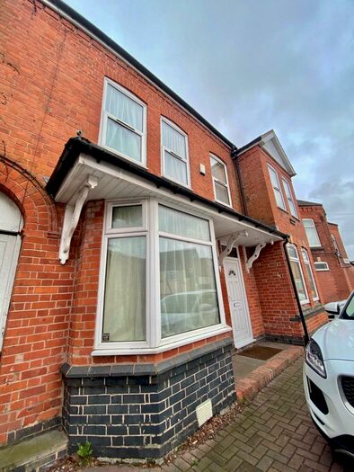 4 Bedroom Town House To Rent In Overton Road, New Humberstone, Leicester, LE5