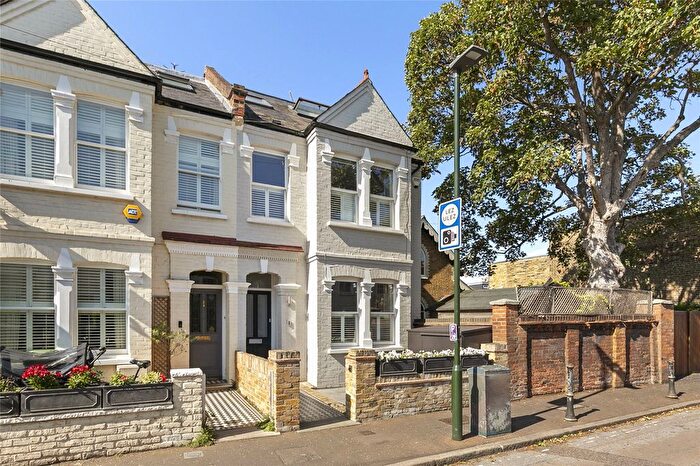 4 Bedroom End Of Terrace House For Sale In Queens Road, East Sheen, SW14