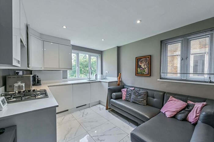 1 Bedroom Flat To Rent In Fitzalan Street, Vauxhall, London, SE11