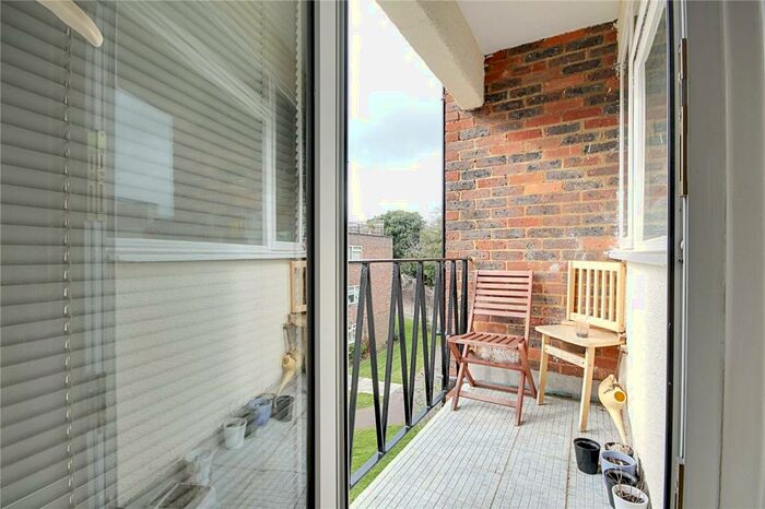 1 Bedroom Flat To Rent In Dunraven Drive, Enfield, EN2