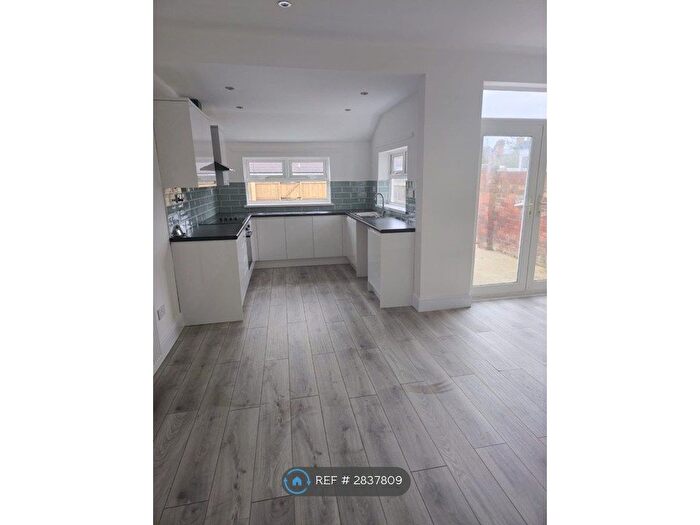 3 Bedroom Terraced House To Rent In Pickering Road, Hull, HU4