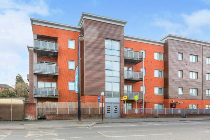 2 Bedroom Apartment To Rent In Desborough Road, High Wycombe, Buckinghamshire, HP11
