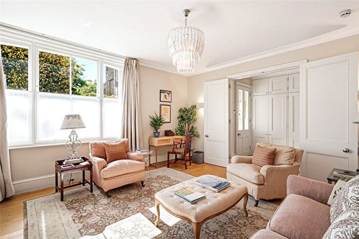 3 Bedroom Mews To Rent In Lennox Gardens Mews, Knightsbridge, London, SW1X