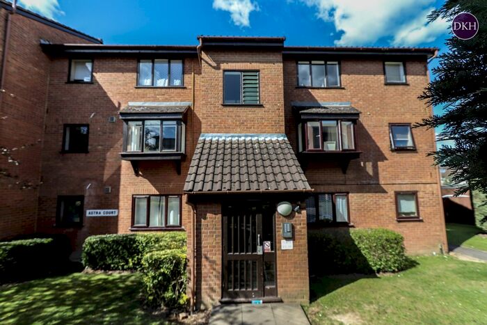 Studio To Rent In King Georges Avenue, Watford, Hertfordshire, WD18