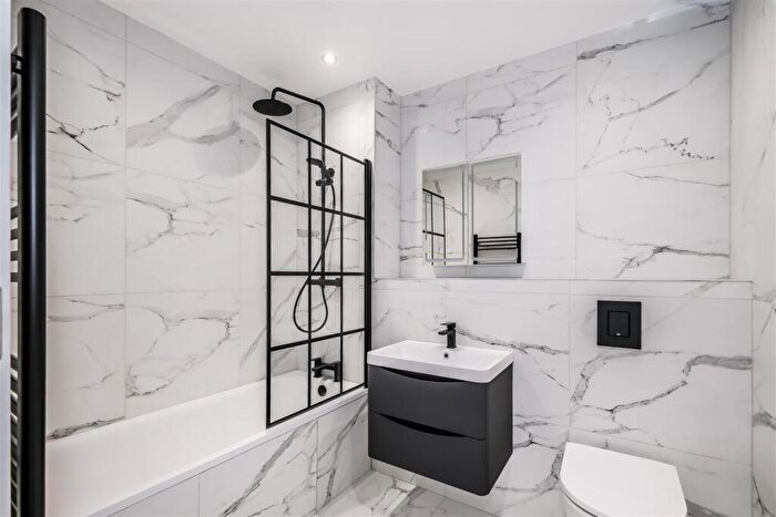 2 Bedroom Apartment To Rent In Quarter Four, Larkshall Road, Chingford, E4