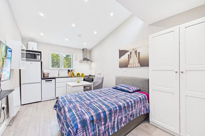 1 Bedroom Flat To Rent In Lynton Green, Maidenhead, Berkshire, SL6