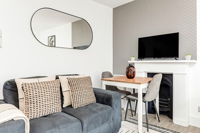 Studio To Rent In Leinster Gardens, London, W2