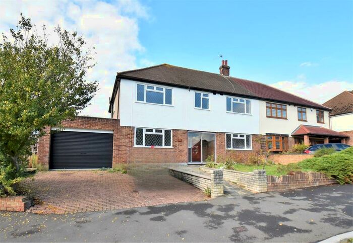 5 Bedroom Semi-Detached House To Rent In Midhurst Hill, Bexleyheath, DA6