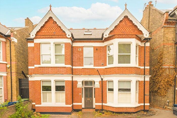 3 Bedroom Flat To Rent In Denbigh Road, Ealing, W13