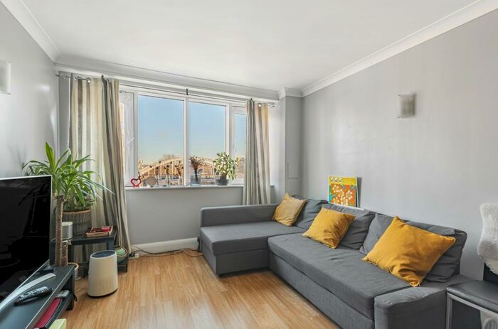 2 Bedroom Apartment To Rent In Baltic Place, Haggerston, London, N1