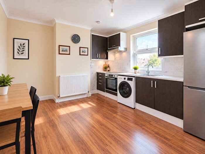 3 Bedroom Flat To Rent In Beulah Road, Thornton Heath, CR7