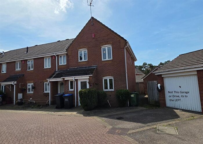 3 Bedroom End Terrace House For Sale In Parolles Close, Warwick Gates, Warwick, CV34