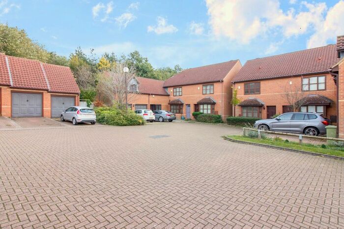 3 Bedroom Terraced House To Rent In Farnell Court, Loughton, MK5