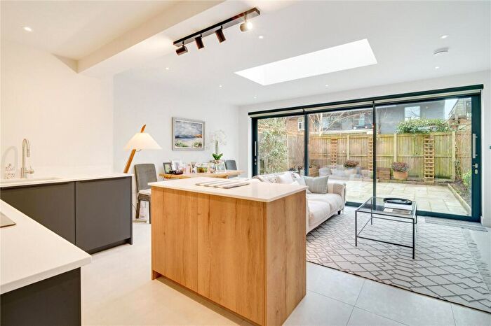 2 Bedroom Apartment For Sale In Marjorie Grove, SW11