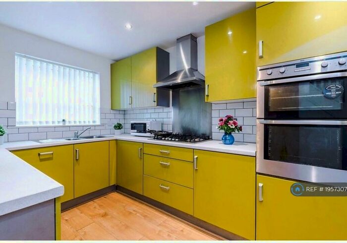 3 Bedroom Terraced House To Rent In Broughton Lane, Salford, M7