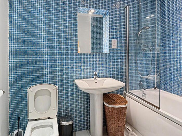 1 Bedroom Flat For Sale In Flat Watermarque, Browning Street, Birmingham, West Midlands, B16 - Photo 7
