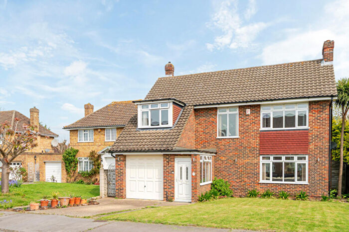 4 Bedroom Detached House For Sale In Round Grove, Shirley, CR0