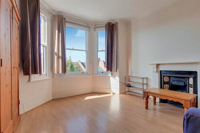 2 Bedroom Flat To Rent In Kingwood Road, Fulham, London, SW6