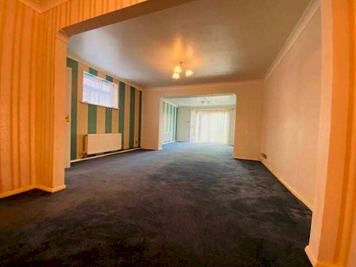 3 Bedroom Semi-Detached House To Rent In Lansdowne Avenue, Slough, SL1