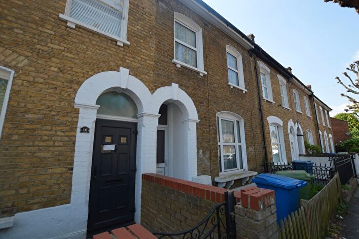 Studio To Rent In Kimberley Avenue, London, SE15