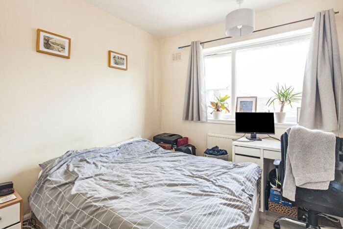 3 Bedroom Flat To Rent In Shenley Road London, SE5