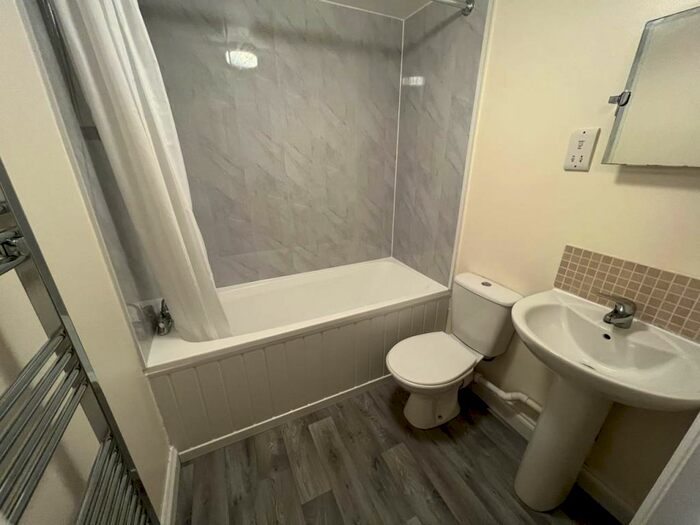 2 Bedroom Flat To Rent In Northover Mews, Frome, Somerset, BA11