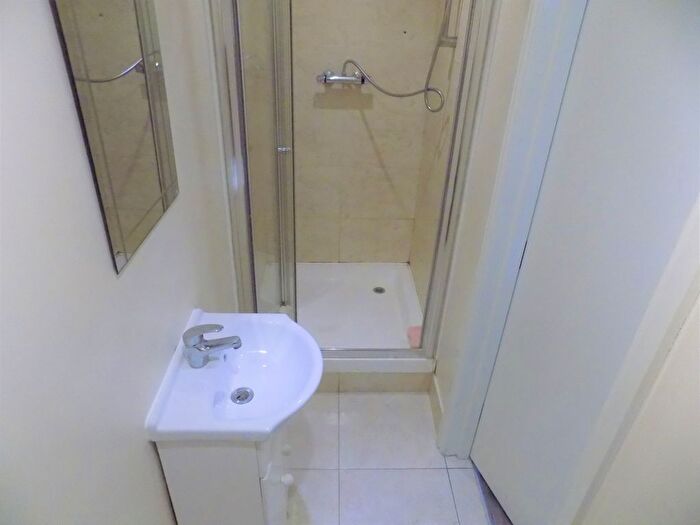 1 Bedroom Flat To Rent In Buxton Road, Luton, Bedfordshire, LU1