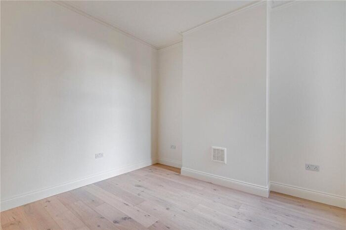 2 Bedroom Apartment To Rent In Clifford Gardens, Kensal Rise, London, NW10