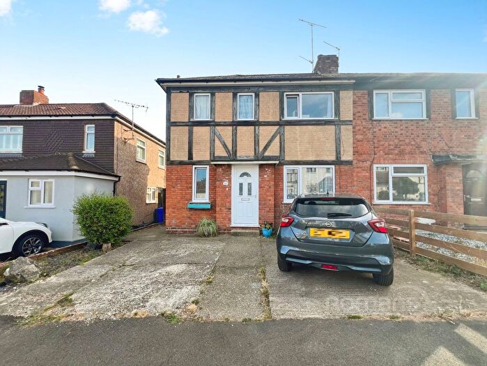 3 Bedroom Semi-Detached House For Sale In Anglesey Road, Aldershot, Hampshire, GU12