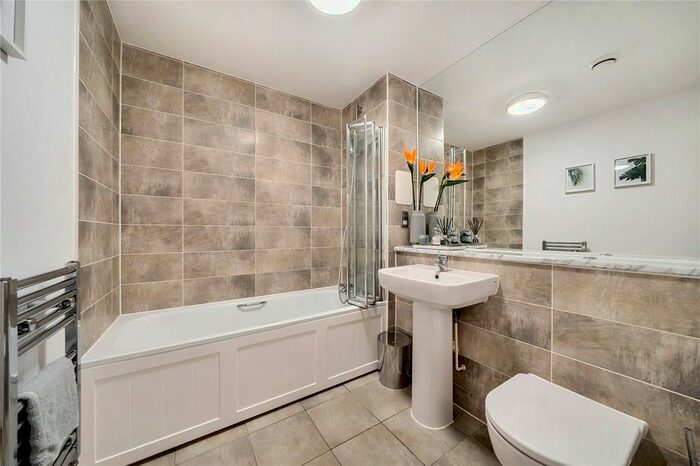 2 Bedroom Flat For Sale In Cardigan Road, London, E3