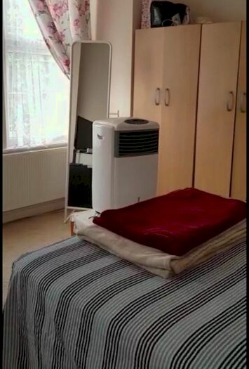 2 Bedroom End Of Terrace House To Rent In Park Road, Winbledon, London, SW19