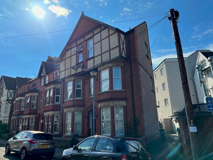 2 Bedroom Flat To Rent In Claude Place, Roath, Cardiff, CF24