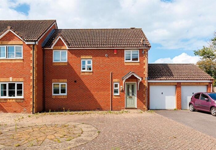3 Bedroom Semi-Detached House For Sale In Chain Free Home In Quiet Cul-De-Sac - The Chandlers, Cowes, PO31
