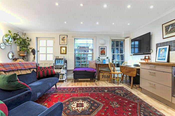 1 Bedroom Flat To Rent In Amwell Street, London, EC1R